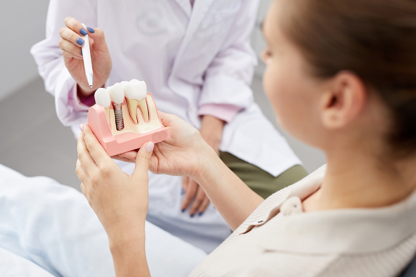 Impianti dentali per chi soffre di malattia gengivale e perdita ossea